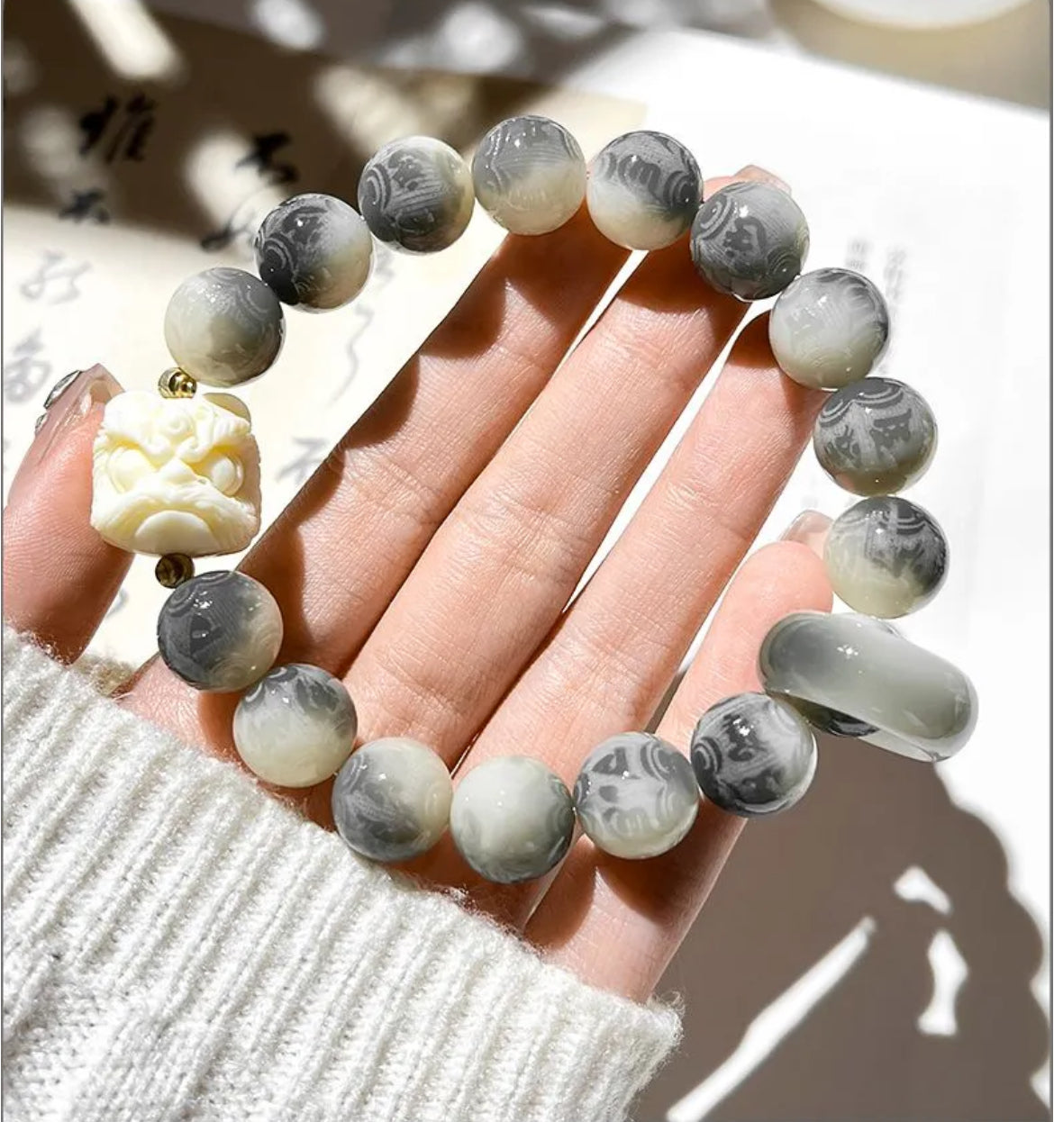 Buddha-Inspired Misty Mountain & Lion Guardian Six-Word Mantra Bodhi Bracelet – Oriental Zen Stress Relief Wrist Beads
